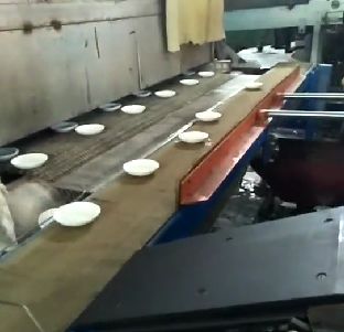 Acquistare Linea di produzione di stoviglie rotonde bianche in vetro 380V Macchina per la formatura di ciotole in vetro opalino fabbricazione online