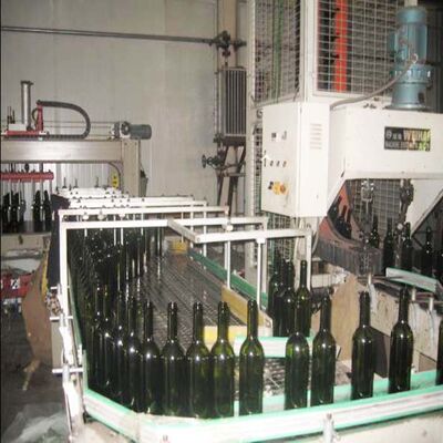 Acquistare Linea di produzione industriale di bottiglie di vetro 150TPD con macchina per la formatura del vetro 380V fabbricazione online